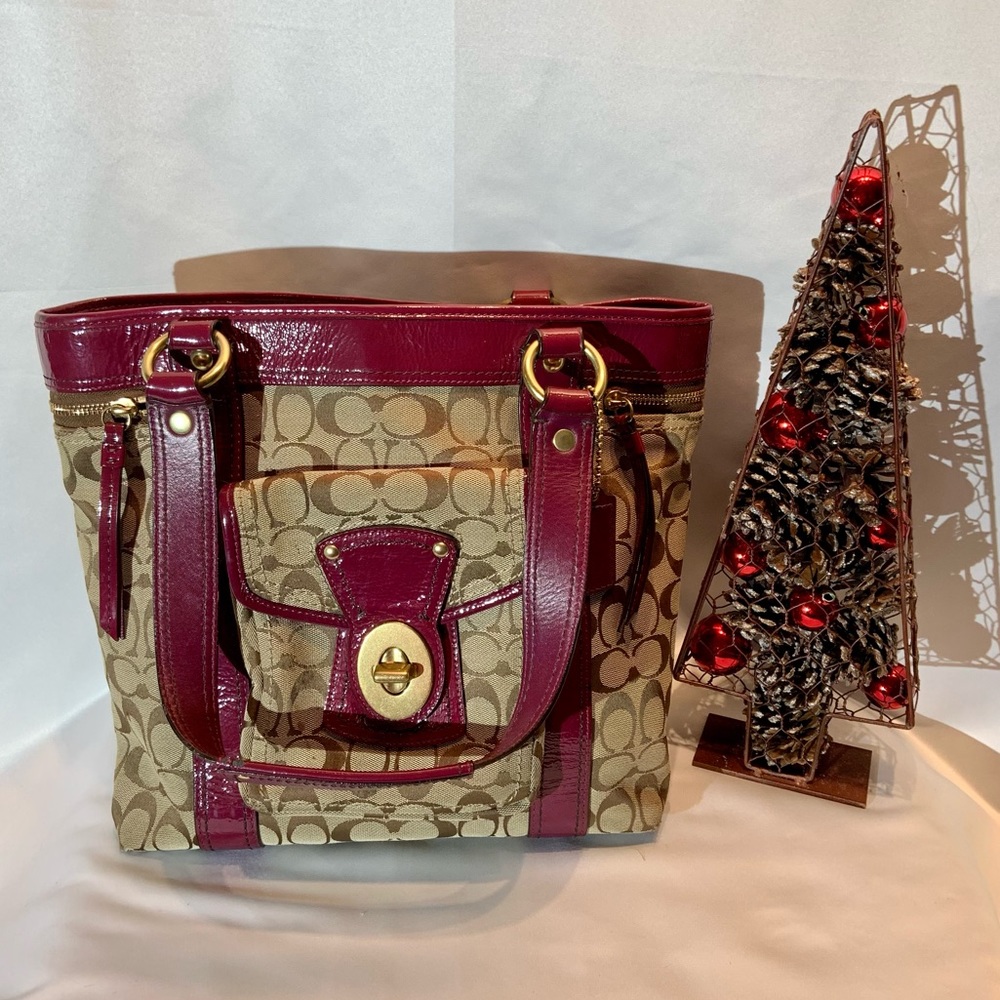 🌺🌺Host Pick 11/9!!!  Gorgeous Coach Logo fabric & Fushia leather Tote - Picture 14 of 16